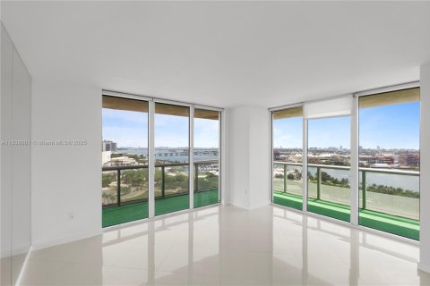 Condo in Miami, Florida, 3 bedrooms  № 1888807 - photo 13