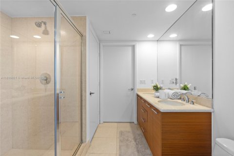 Condo in Miami, Florida, 3 bedrooms  № 1888807 - photo 29
