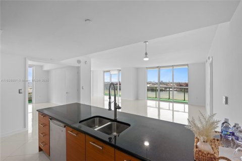 Condo in Miami, Florida, 3 bedrooms  № 1888807 - photo 7