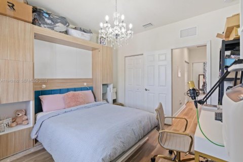 Adosado en venta en Hialeah, Florida, 2 dormitorios, 133.87 m2 № 1999976 - foto 22