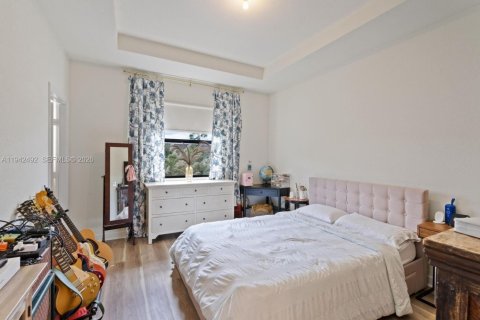 Adosado en venta en Hialeah, Florida, 2 dormitorios, 133.87 m2 № 1999976 - foto 16