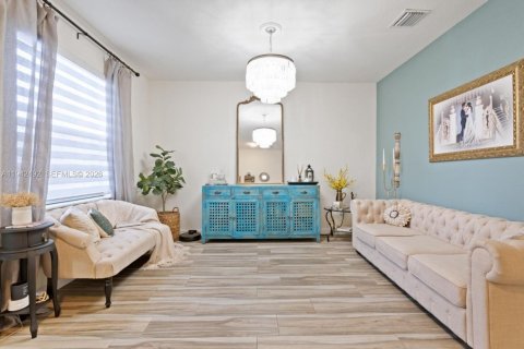 Adosado en venta en Hialeah, Florida, 2 dormitorios, 133.87 m2 № 1999976 - foto 5