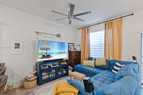 Adosado en venta en Hialeah, Florida, 2 dormitorios, 133.87 m2 № 1999976 - foto 12