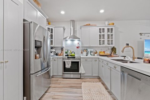 Adosado en venta en Hialeah, Florida, 2 dormitorios, 133.87 m2 № 1999976 - foto 10