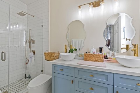 Adosado en venta en Hialeah, Florida, 2 dormitorios, 133.87 m2 № 1999976 - foto 17