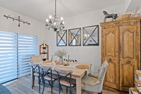 Adosado en venta en Hialeah, Florida, 2 dormitorios, 133.87 m2 № 1999976 - foto 15