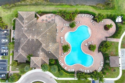 Adosado en venta en Hialeah, Florida, 2 dormitorios, 133.87 m2 № 1999976 - foto 29