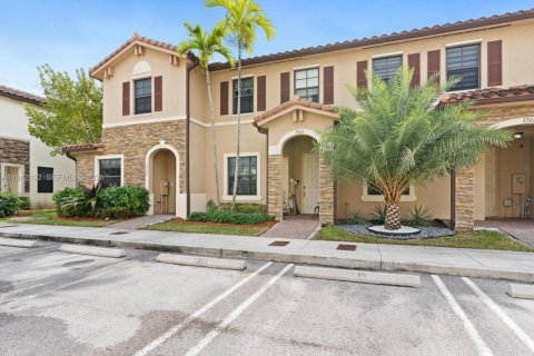 Adosado en venta en Hialeah, Florida, 2 dormitorios, 133.87 m2 № 1999976 - foto 4
