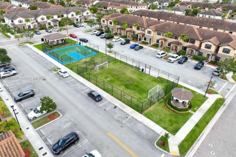 Adosado en venta en Hialeah, Florida, 2 dormitorios, 133.87 m2 № 1999976 - foto 27
