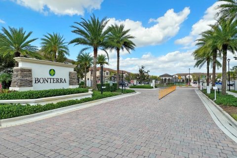 Adosado en Hialeah, Florida 2 dormitorios, 133.87 m2 № 1999976