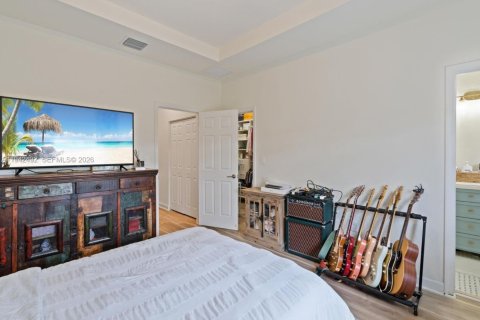 Adosado en venta en Hialeah, Florida, 2 dormitorios, 133.87 m2 № 1999976 - foto 18