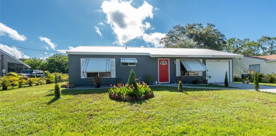House in Port Charlotte, Florida 2 bedrooms, 84.73 sq.m. № 1886680