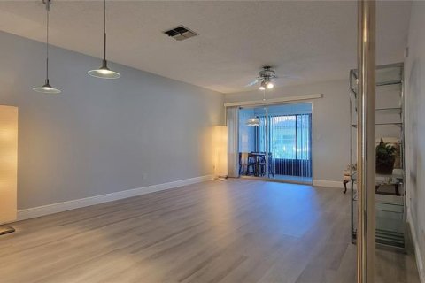 House in Dunedin, Florida 2 bedrooms, 85.93 sq.m. № 1842997 - photo 9