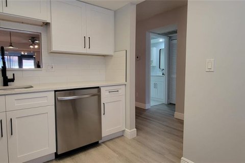 House in Dunedin, Florida 2 bedrooms, 85.93 sq.m. № 1842997 - photo 7