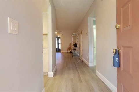 House in Dunedin, Florida 2 bedrooms, 85.93 sq.m. № 1842997 - photo 4