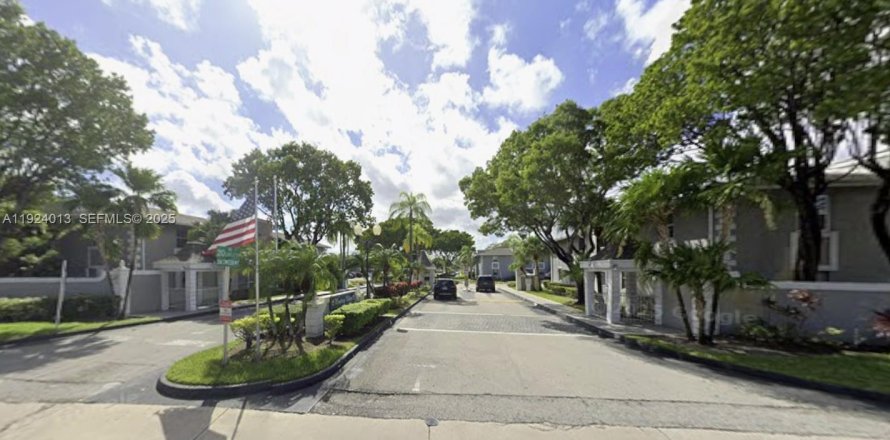 Condominio en Miami, Florida, 2 dormitorios  № 1987684