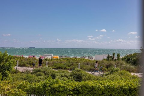 Condo in Miami Beach, Florida, 1 bedroom  № 1955823 - photo 25