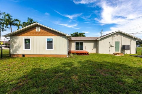 House in Punta Gorda, Florida 3 bedrooms, 148.27 sq.m. № 1835487 - photo 24