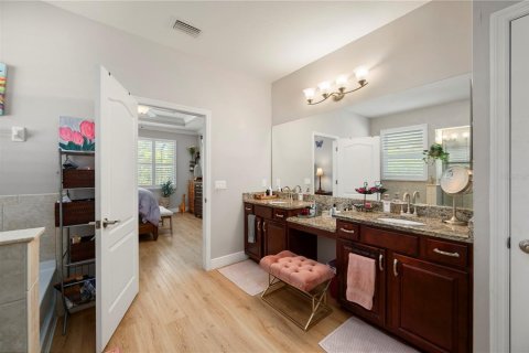 House in Sarasota, Florida 3 bedrooms, 240.8 sq.m. № 2224718 - photo 15