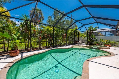 House in Sarasota, Florida 3 bedrooms, 240.8 sq.m. № 2224718 - photo 9