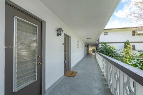 Copropriété à vendre à Hollywood, Floride: 1 chambre, 62.43 m2 № 2048001 - photo 2