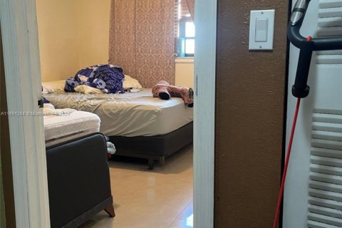 Townhouse in Hialeah, Florida 2 bedrooms, 93.65 sq.m. № 1860714 - photo 13