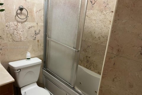 Townhouse in Hialeah, Florida 2 bedrooms, 93.65 sq.m. № 1860714 - photo 19