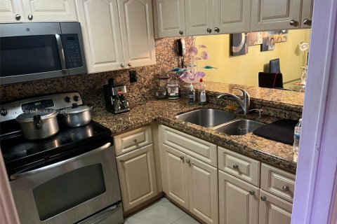 Townhouse in Hialeah, Florida 2 bedrooms, 93.65 sq.m. № 1860714 - photo 6