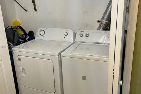 Townhouse in Hialeah, Florida 2 bedrooms, 93.65 sq.m. № 1860714 - photo 10