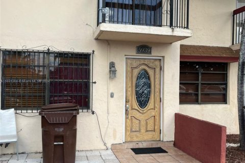 Townhouse in Hialeah, Florida 2 bedrooms, 93.65 sq.m. № 1860714 - photo 2