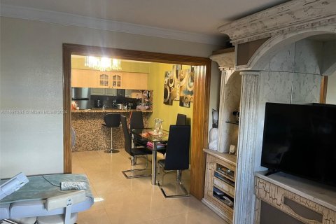 Townhouse in Hialeah, Florida 2 bedrooms, 93.65 sq.m. № 1860714 - photo 9
