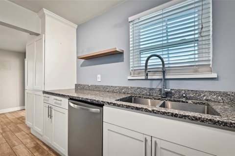 House in Ormond Beach, Florida 2 bedrooms, 89.65 sq.m. № 2394351 - photo 6