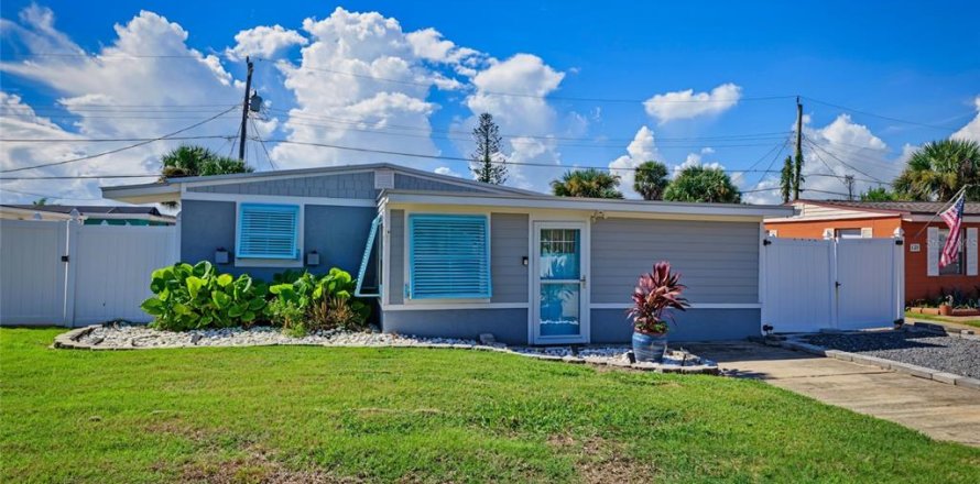 House in Ormond Beach, Florida 2 bedrooms, 89.65 sq.m. № 2394351