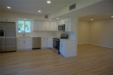 Снять в аренду виллу или дом в Палм-Бей, Флорида 3 спальни, 126.16м2, № 1955661 - фото 6