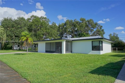 Снять в аренду виллу или дом в Палм-Бей, Флорида 3 спальни, 126.16м2, № 1955661 - фото 3