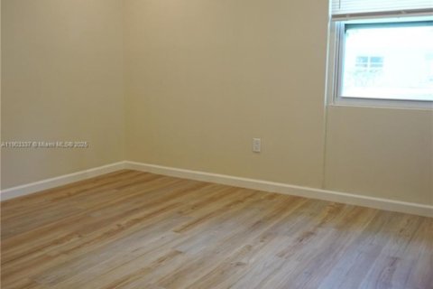 Снять в аренду виллу или дом в Палм-Бей, Флорида 3 спальни, 126.16м2, № 1955661 - фото 23