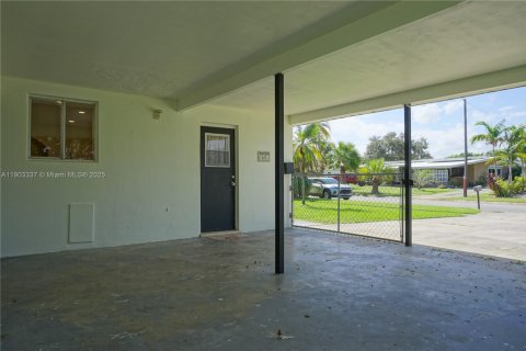 Снять в аренду виллу или дом в Палм-Бей, Флорида 3 спальни, 126.16м2, № 1955661 - фото 17