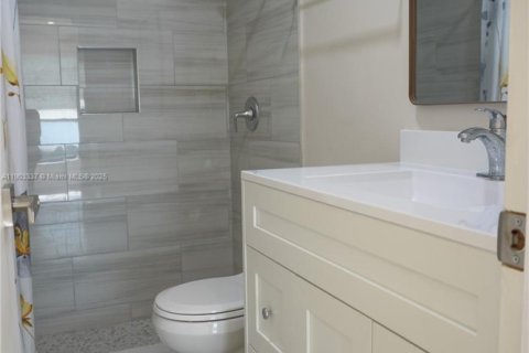 Снять в аренду виллу или дом в Палм-Бей, Флорида 3 спальни, 126.16м2, № 1955661 - фото 4