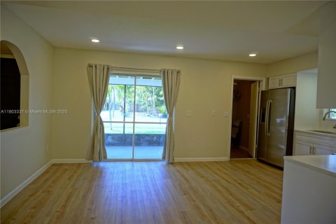 Снять в аренду виллу или дом в Палм-Бей, Флорида 3 спальни, 126.16м2, № 1955661 - фото 10