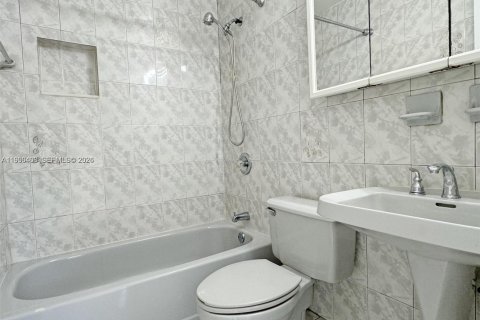Купить виллу или дом в Майами, Флорида 3 спальни, 104.79м2, № 2153085 - фото 25