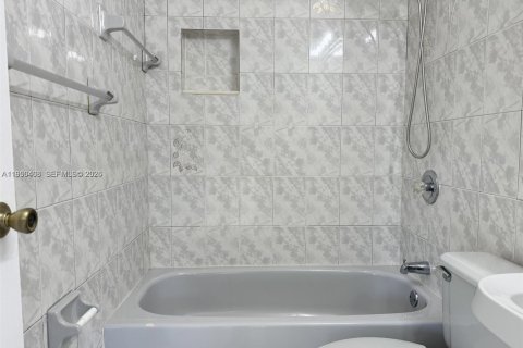 Купить виллу или дом в Майами, Флорида 3 спальни, 104.79м2, № 2153085 - фото 26