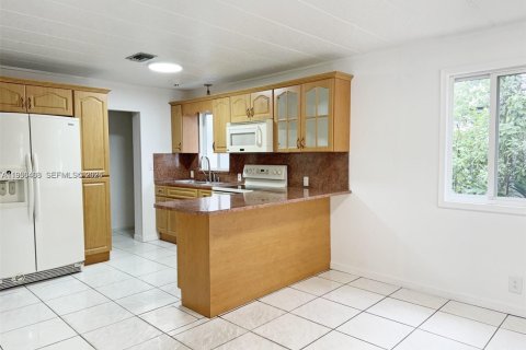 Купить виллу или дом в Майами, Флорида 3 спальни, 104.79м2, № 2153085 - фото 9