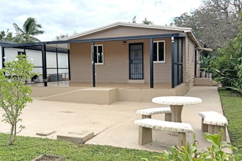 Купить виллу или дом в Майами, Флорида 3 спальни, 104.79м2, № 2153085 - фото 1