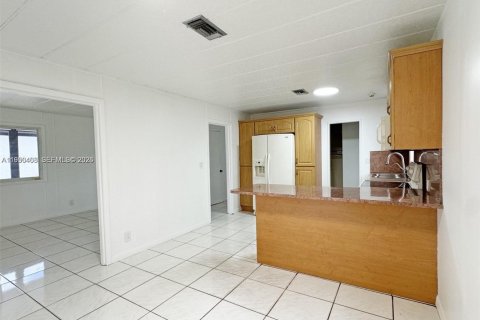 Купить виллу или дом в Майами, Флорида 3 спальни, 104.79м2, № 2153085 - фото 8