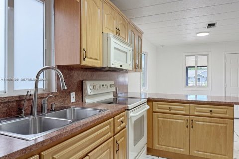 Купить виллу или дом в Майами, Флорида 3 спальни, 104.79м2, № 2153085 - фото 11
