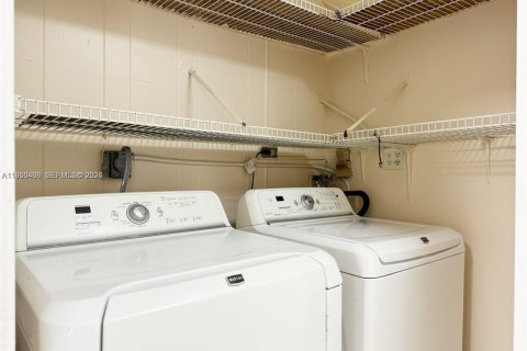 Купить виллу или дом в Майами, Флорида 3 спальни, 104.79м2, № 2153085 - фото 12
