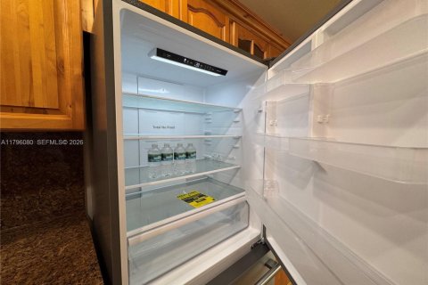 Condo in Hollywood, Florida, 1 bedroom № 2185818 - photo 19