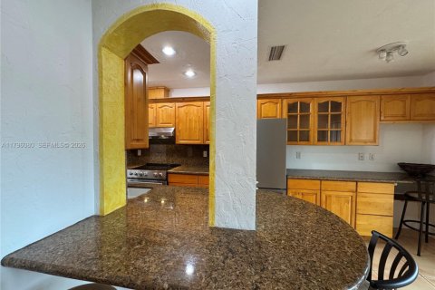 Condo in Hollywood, Florida, 1 bedroom № 2185818 - photo 15