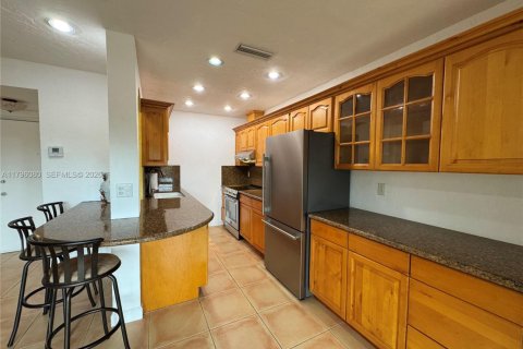 Condo in Hollywood, Florida, 1 bedroom № 2185818 - photo 17