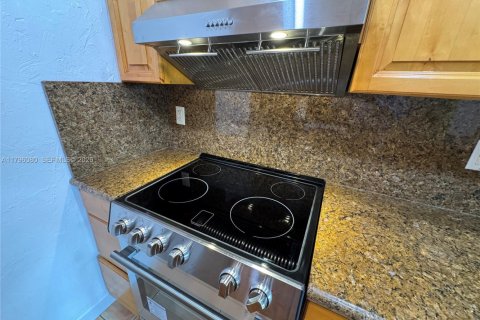 Condo in Hollywood, Florida, 1 bedroom № 2185818 - photo 21